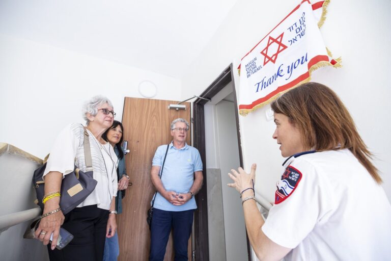 Makor Chaim Station Dedication – Peter and Belinda Black