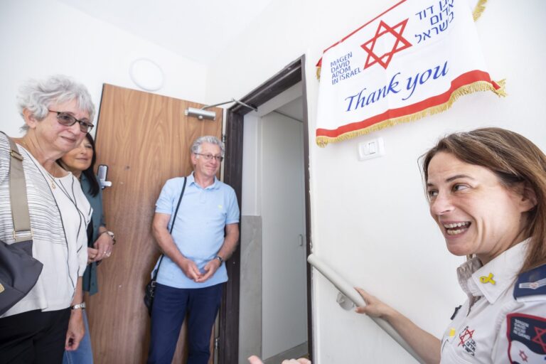 Makor Chaim Station Dedication – Peter and Belinda Black